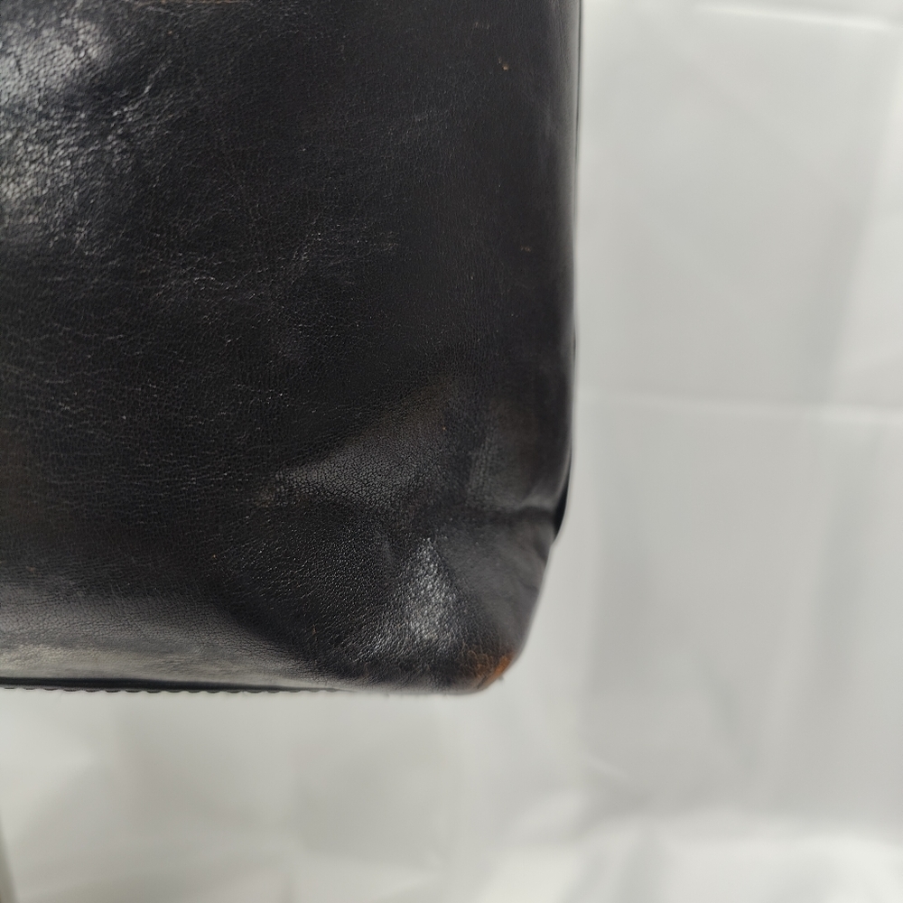 Vintage HOBO INT. Lola Tote Bag Black polished leather / brown wear highlights - Picture 8 of 10